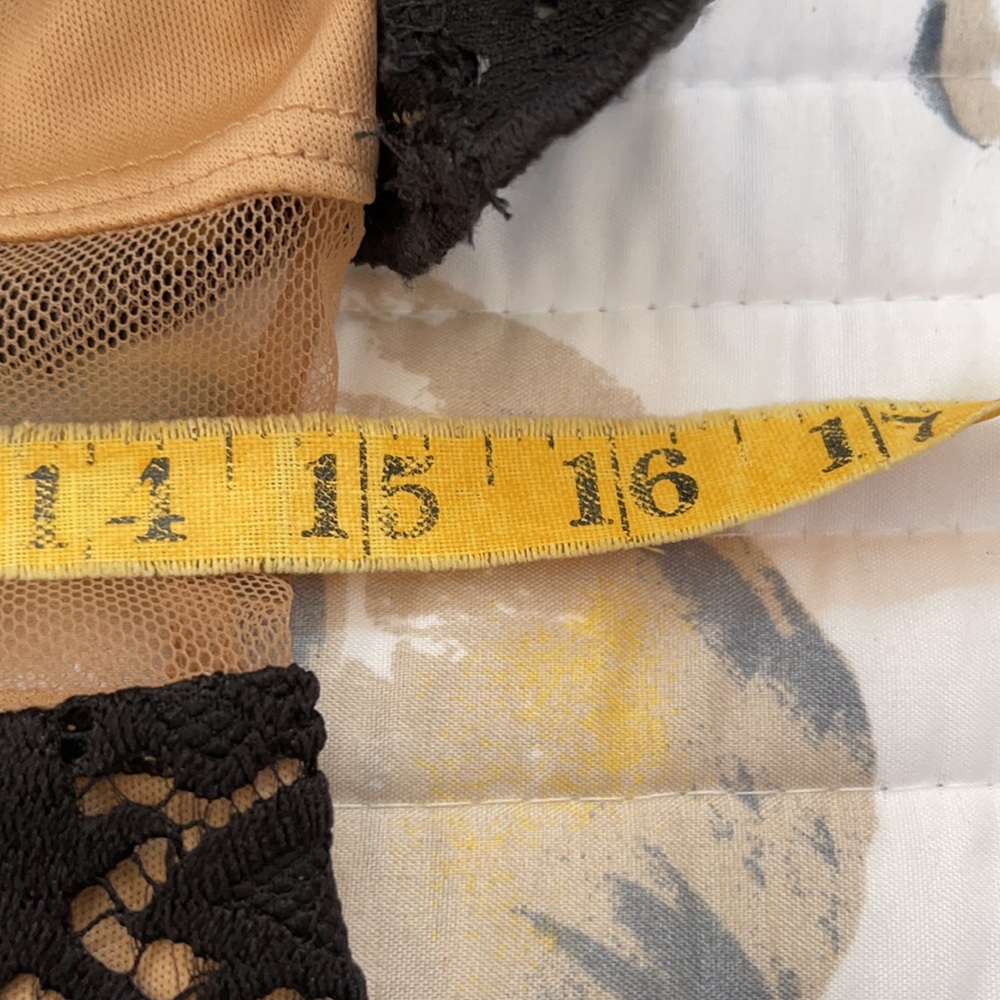 Black lace over beige under dress. Super flattering style - Picture 9 of 11